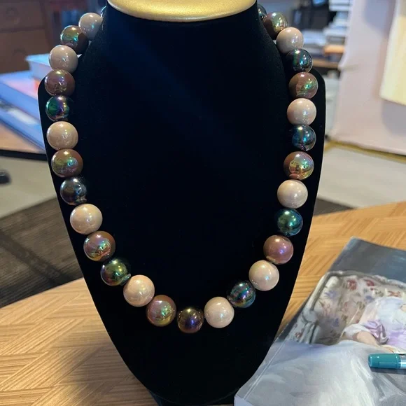 Cream and Gold Beaded Necklace with Intricate Designs (Handmade) - Picture 2 of 6